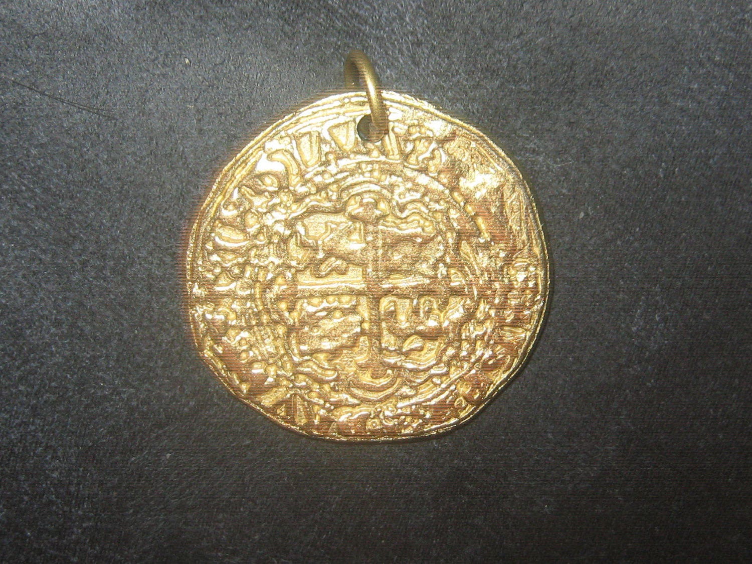 Großhandelsmenge Von 4 Goldton-stücken Acht Piratenmünzen-Anhängern Großhandelsmenge Von 4 Goldton-stücken Acht Piratenmünzen-Anhängern von fantazy007