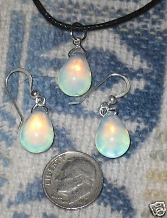 sterling Silber Sea Opal Opalite Glas Teardrop Anhänger Ohrring Set sterling Silber Sea Opal Opalite Glas Teardrop Anhänger Ohrring Set von fantazy007
