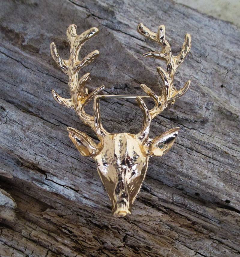 Brosche "Hirsch" Brosche "Hirsch" von farbenspielschmuck