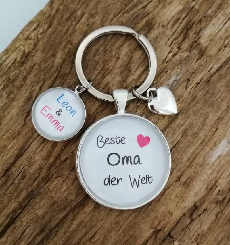 Schlüsselanhänger "Beste Oma Der Welt" Personalisiert von farbenspielschmuck