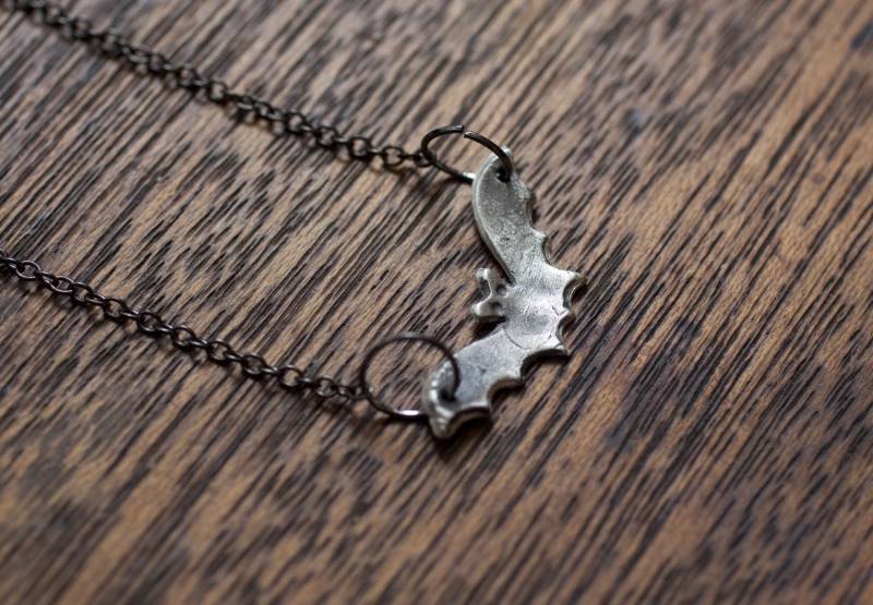 Silber Fledermaus Halskette Halloween Geschenke Netter Gruseliger Schmuck Für Sie von farmhousemoon