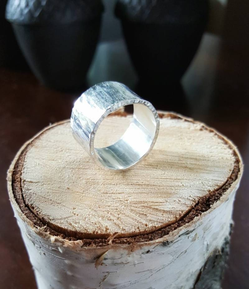 Breite Silber Gehämmert Ring, Us 12 Breite Silber Gehämmert Ring, Us 12 von farnorthdrygoods