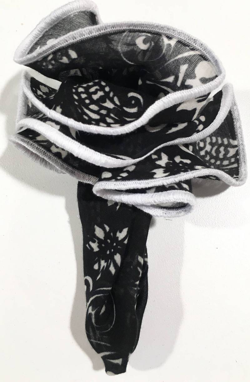 Einstecktuch Rund Handgemacht Schwarz-Weiß Paisley Mit Weißer Genähter Pfeifenbordüre Von Squaretrapny.com Einstecktuch Rund Handgemacht Schwarz-Weiß Paisley Mit Weißer Genähter Pfeifenbordüre Von Squaretrapny.com von fashion79tycoon