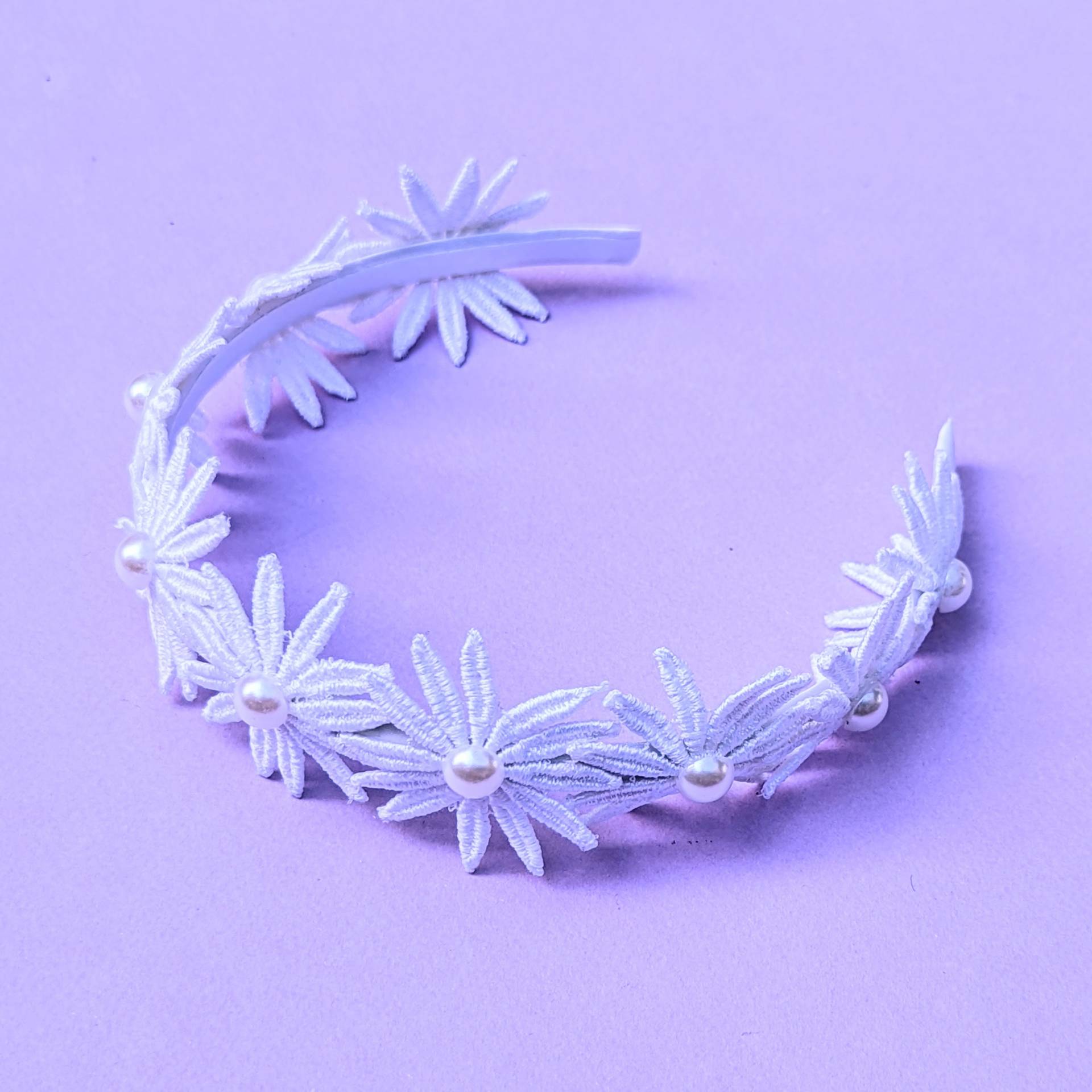 Daisy Perlen Brautstirnband - Florales Haarband Für Retro Hochzeiten Spitzenkrone von fashionmeme