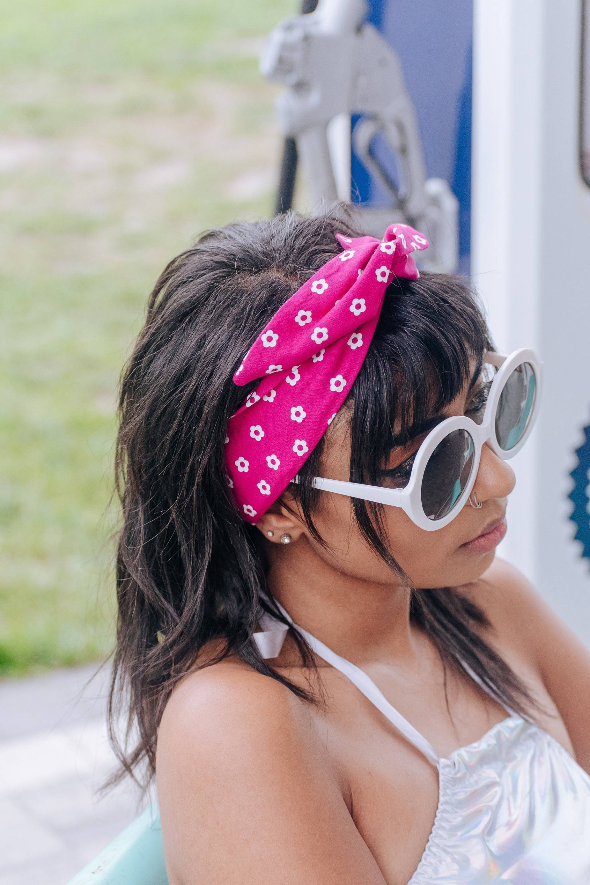 Hot Pink Daisy Haarband Flexibles Haarband Aus Baumwolle von fashionmeme