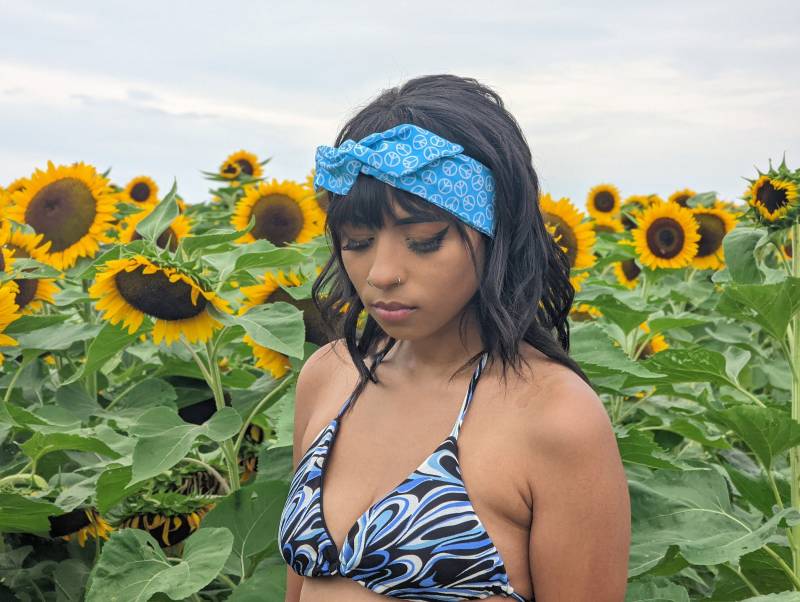 Peace Zeichen Bandana Twist Stirnband Weiß Und Blau Baumwolle Haarband Anti Krieg Sommer Accessoires von fashionmeme