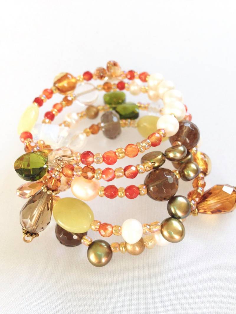 Edelstein Memory Wire Wrap Armband Bunte Perlenbesetzte Manschette von fatash1