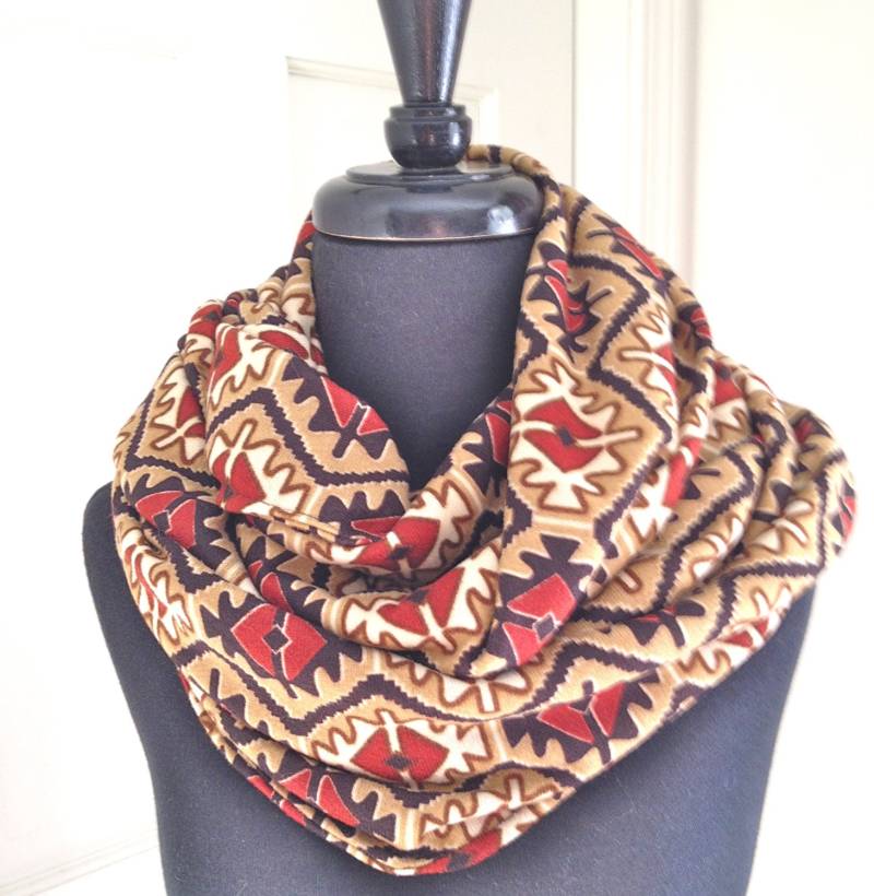 Handgefertigte Strick Jersey Infinity-Schal Frauen's Cowl Wrap von fatash1