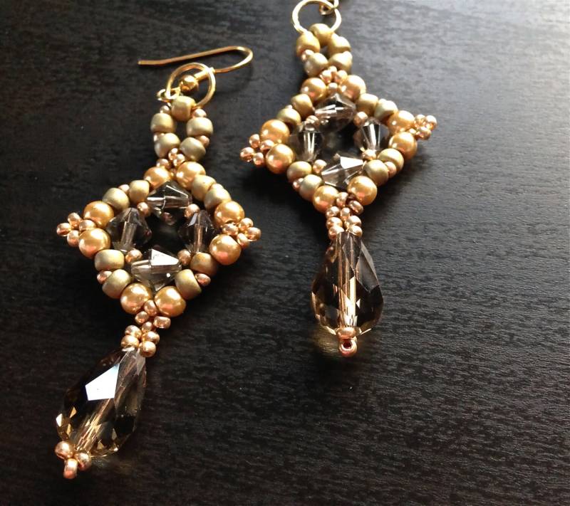 Handgemachte Perlenohrringe Goldene Kristallohrringe von fatash1
