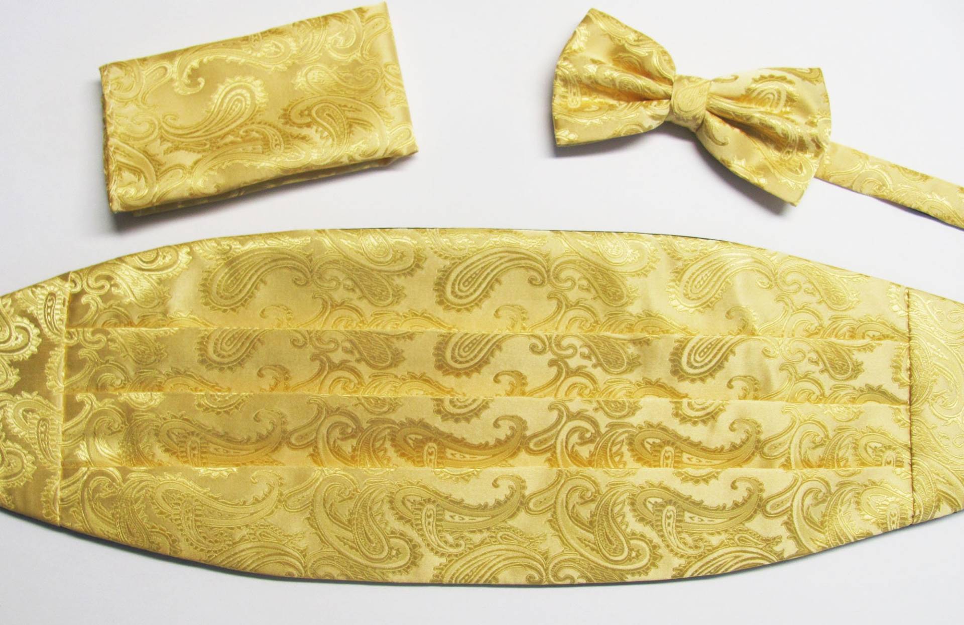 Herren Gold Paisley Satin Cummerbund Set Verstellbare Zurück Mit Krawatte Und Tasche Platz von fatbettysbowties