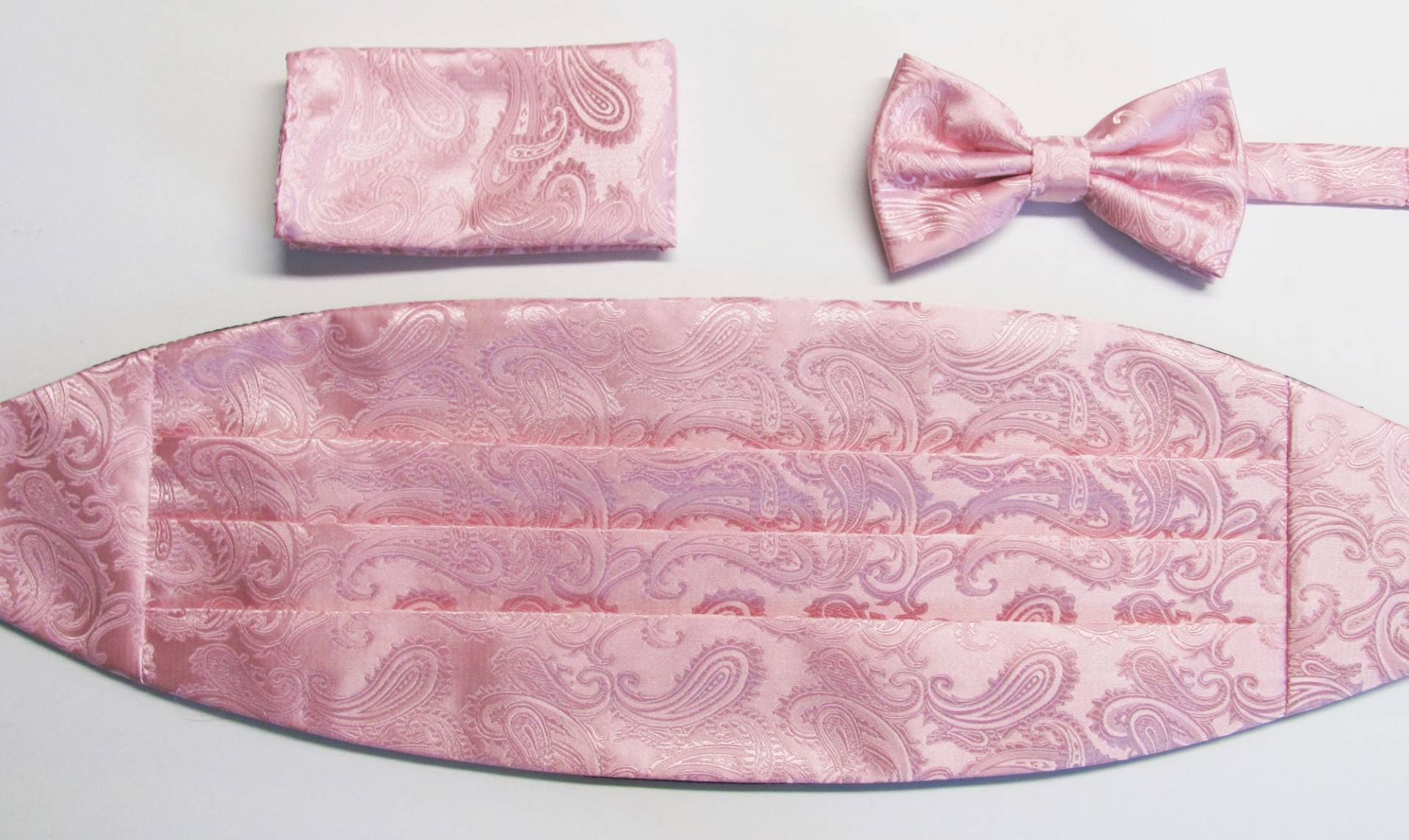 Herren Rosa Paisley Satin Cummerbund Set Verstellbare Zurück Mit Krawatte Und Pocket Square von fatbettysbowties