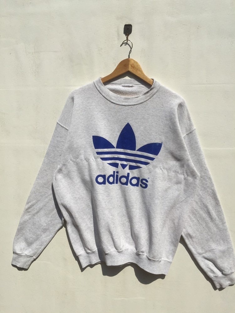 Seltenes Vintage 90S Adidas Big Logo Spellout Crewneck Seltenes Vintage 90S Adidas Big Logo Spellout Crewneck von fatinstreetstyle