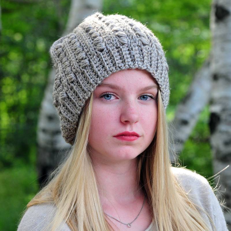 Gehäkelte Beanie Aus Acryl in Taupe von fawnandbirch