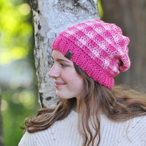 Karierte Slouch Mütze, Rosa Toque, Weiches Acrylgarn, Kariertes Gehäkeltes Slouchy, Gehäkelte Mode, Lustige Geschenkidee Für Teenager Oder Frauen von fawnandbirch