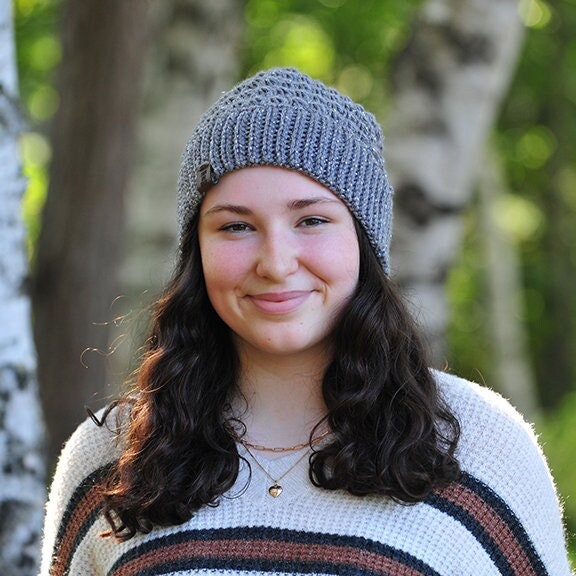 Platingraue Slouchmütze, Weiche Sternstich Toque, Acryl Glitzergarn, Lustige Häkelmode, Süßes Geschenk Für Teenager Oder Frauen von fawnandbirch