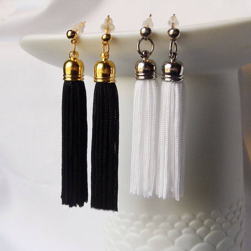 Quasten 2Er Set Schwarz-Weiß Ohrringe von fayeslipp