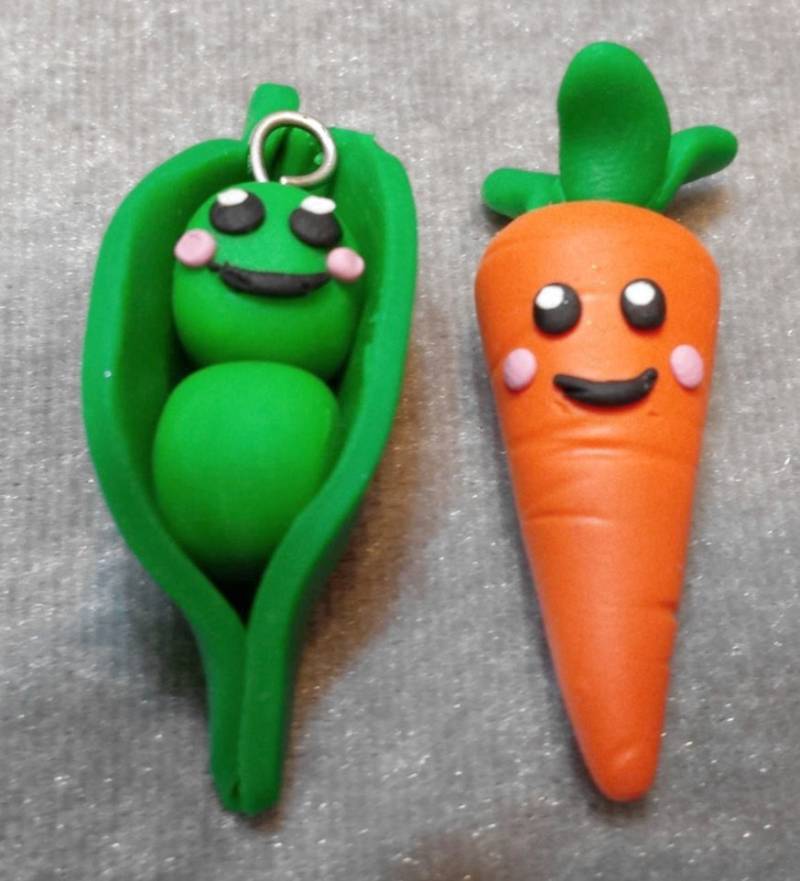 Erbse-Pod Und Karotte Beste Freunde-Anhänger. Kawaii Friends Halskette Buch Mark Schlüsselanhänger Polymer Clay von fcwhimsey