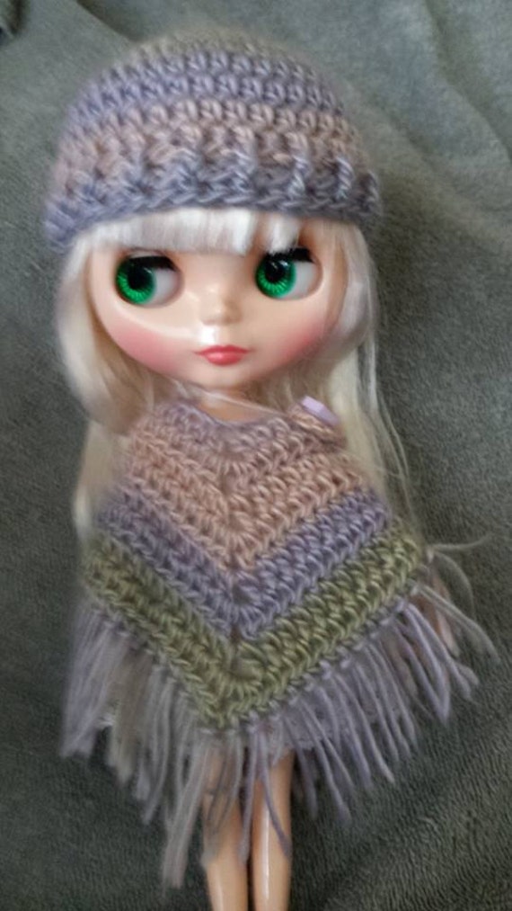 Fringe Scharfe Poncho Für Blythe Puppe. Wählen Sie Ihre Colorway Shown in Springtime Kleidung Häkeln Outfit von fcwhimsey