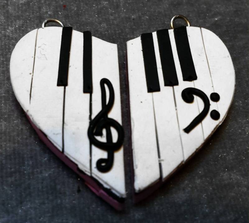 Klaviertastatur Musik Notenschlüssel Best Friends Herz Anhänger. Freundschaft Friends Kawaii Halskette Buch Mark Schlüsselanhänger Fimo von fcwhimsey