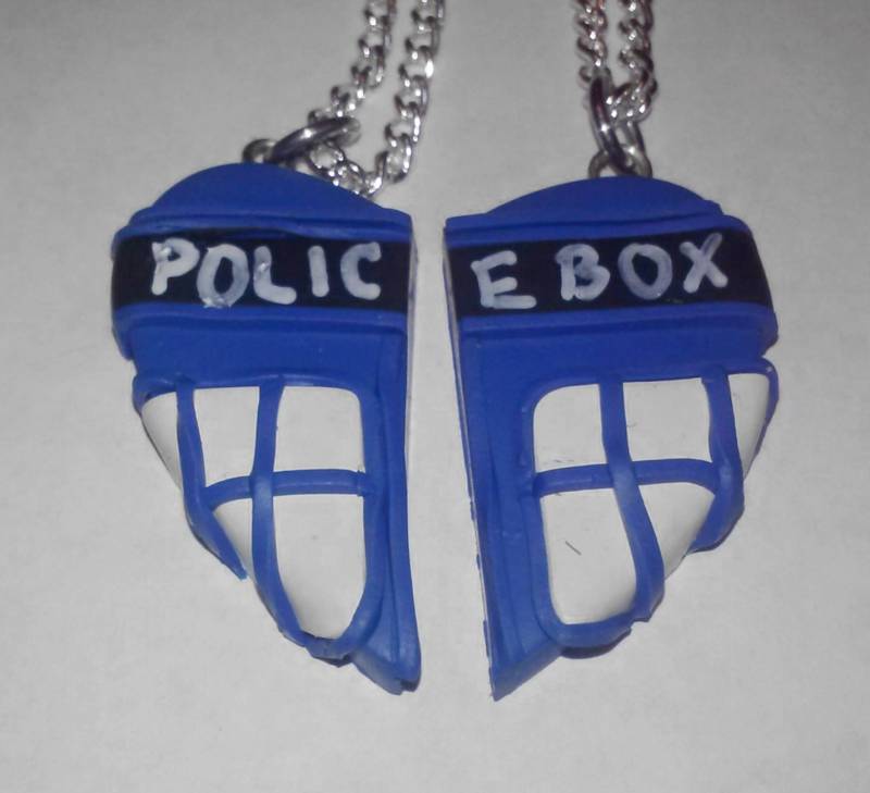 Tardis Doctor Who Best Friends Herz Anhänger. Auf Buch Mark Schlüsselanhänger Fimo von fcwhimsey