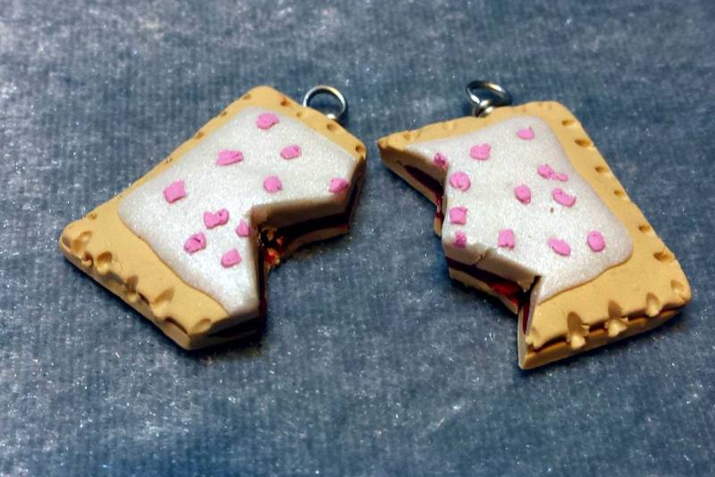 Torte Toaster Cake Beste Freunde Anhänger Einw. Kawaii Friends Halskette Buch Mark Schlüsselanhänger Polymer Clay von fcwhimsey