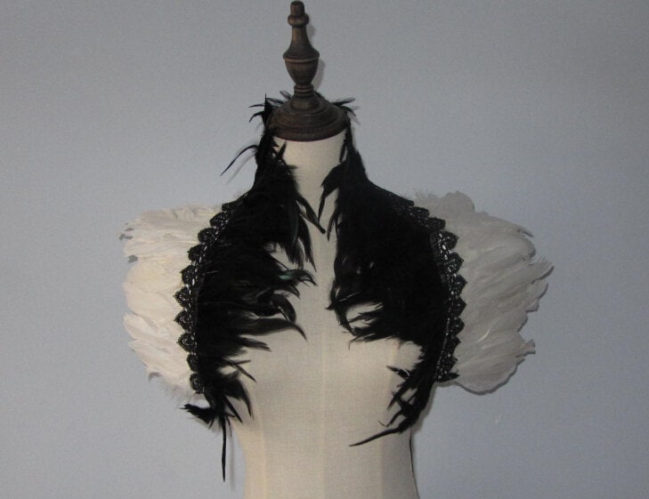 Weißer Und Schwarzer Zweilagiger Federschal Shrug Shoulders Feathers Cape Halloween-Kostüm, Vintage-Capelet Für Erwachsene Weißer Und Schwarzer Zweilagiger Federschal Shrug Shoulders Feathers Cape Halloween-Kostüm, Vintage-Capelet Für Erwachsene von feathesforsale