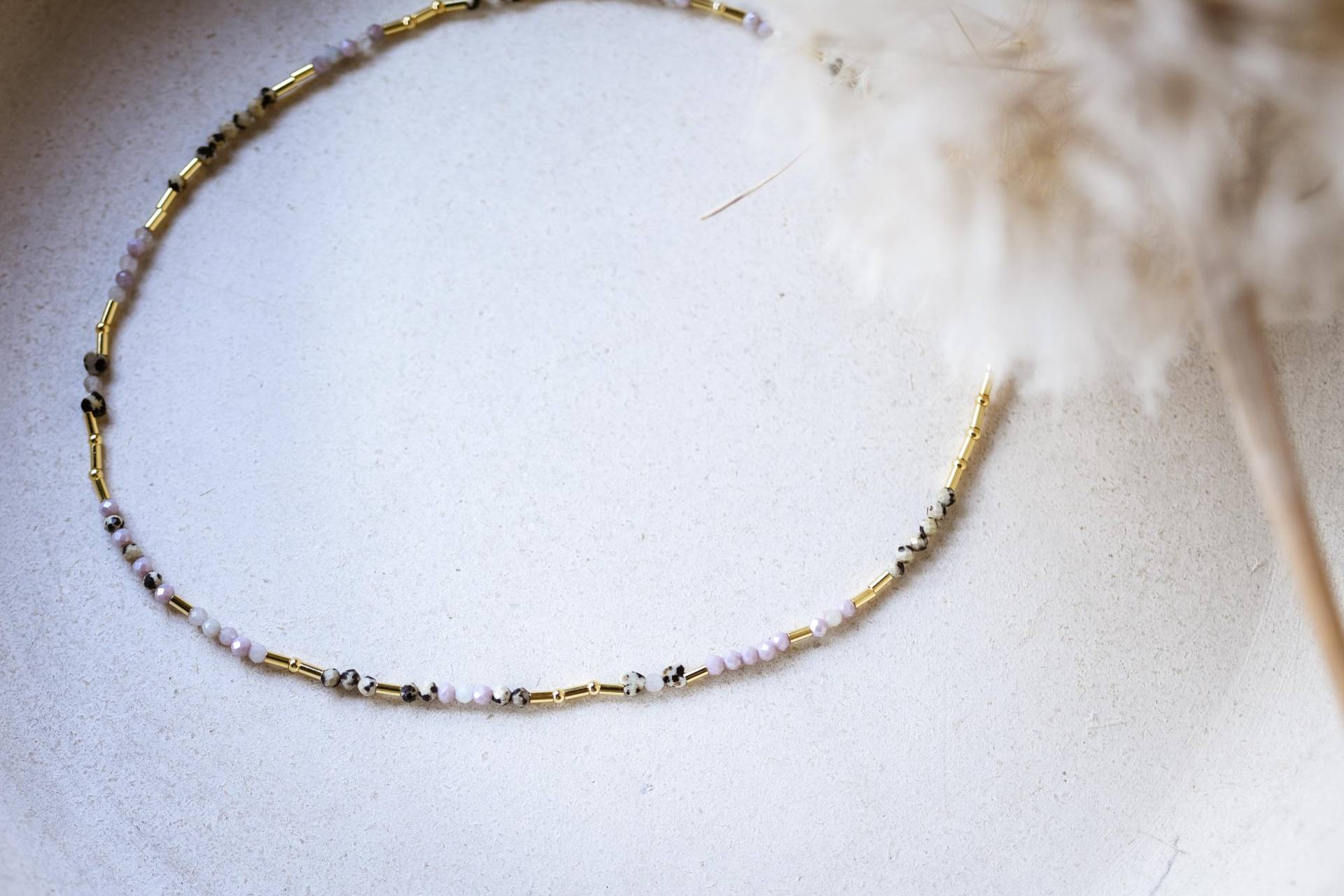 Liv Personalisierbare Energiehalskette|Dalmatiner Jaspis|Glasperle Lavendel|925 Silber Vergoldet|Wasserfest|Gold|Beste Freundin|Trauzeugin von federleichtOnline