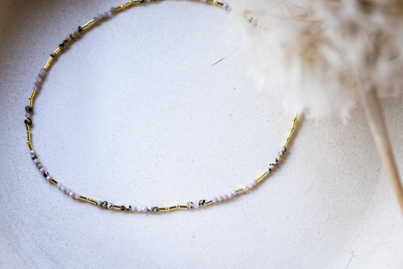 Liv Personalisierbare Energiehalskette|Dalmatiner Jaspis|Glasperle Lavendel|925 Silber Vergoldet|Wasserfest|Gold|Beste Freundin|Trauzeugin von federleichtOnline