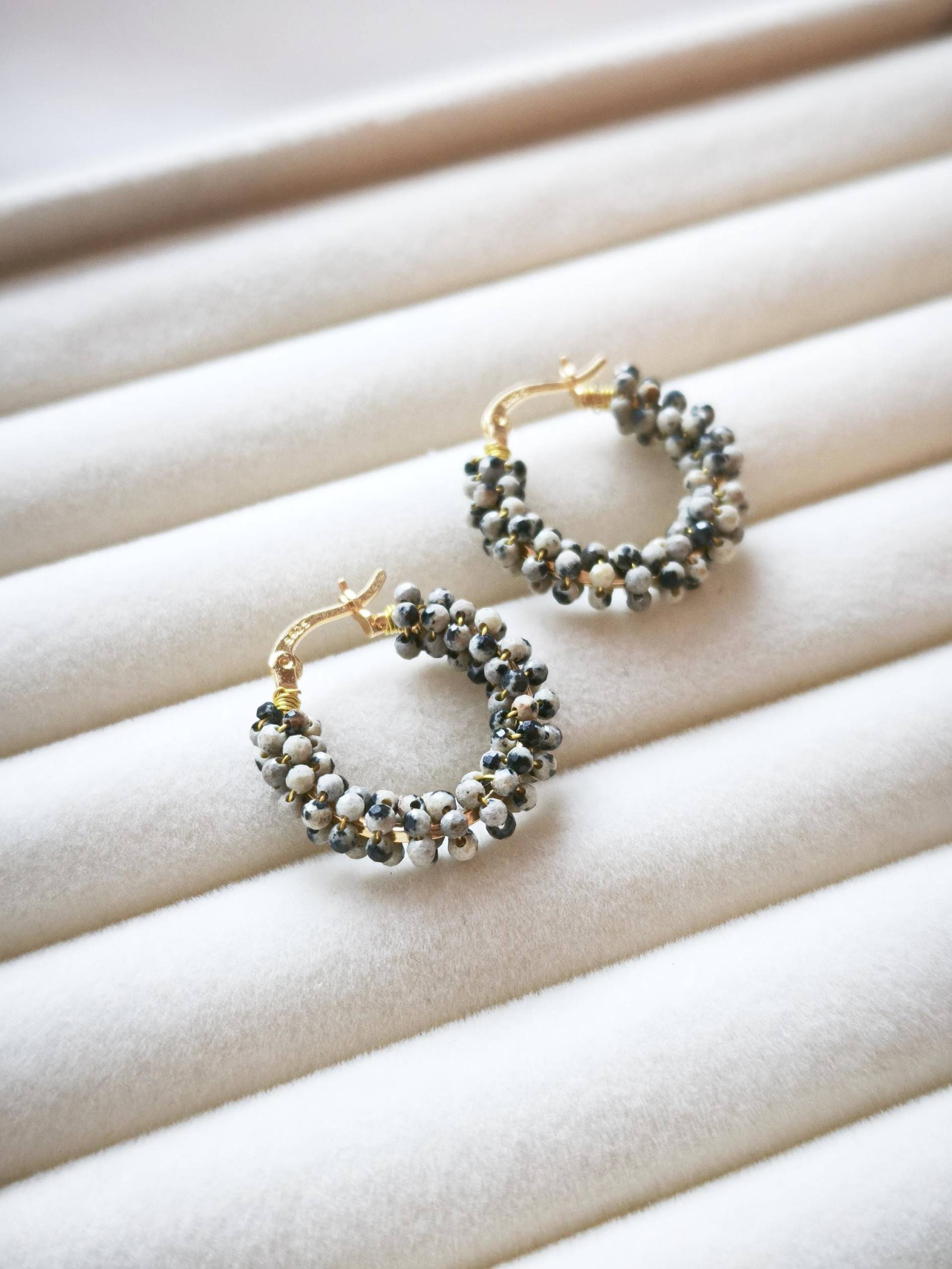 Terra|Ohrringe Dalmatiner Jaspis Hoops|925 Sterling Silber Vergoldet|Creolen Mit Edelstein|Brautschmuck|Schmuck Hochzeit|Geschenk Für Sie von federleichtOnline