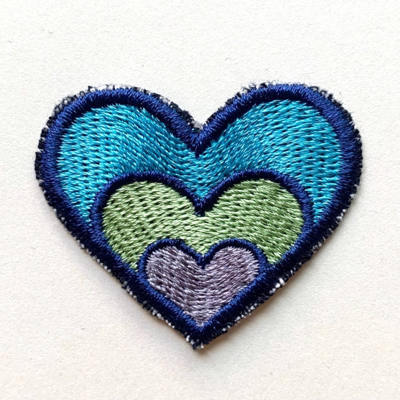 Aufnäher ~ Herz Bunt Patch Gestickt Bio Applikation Zeichen Logo Stickerei von feinSTOFF