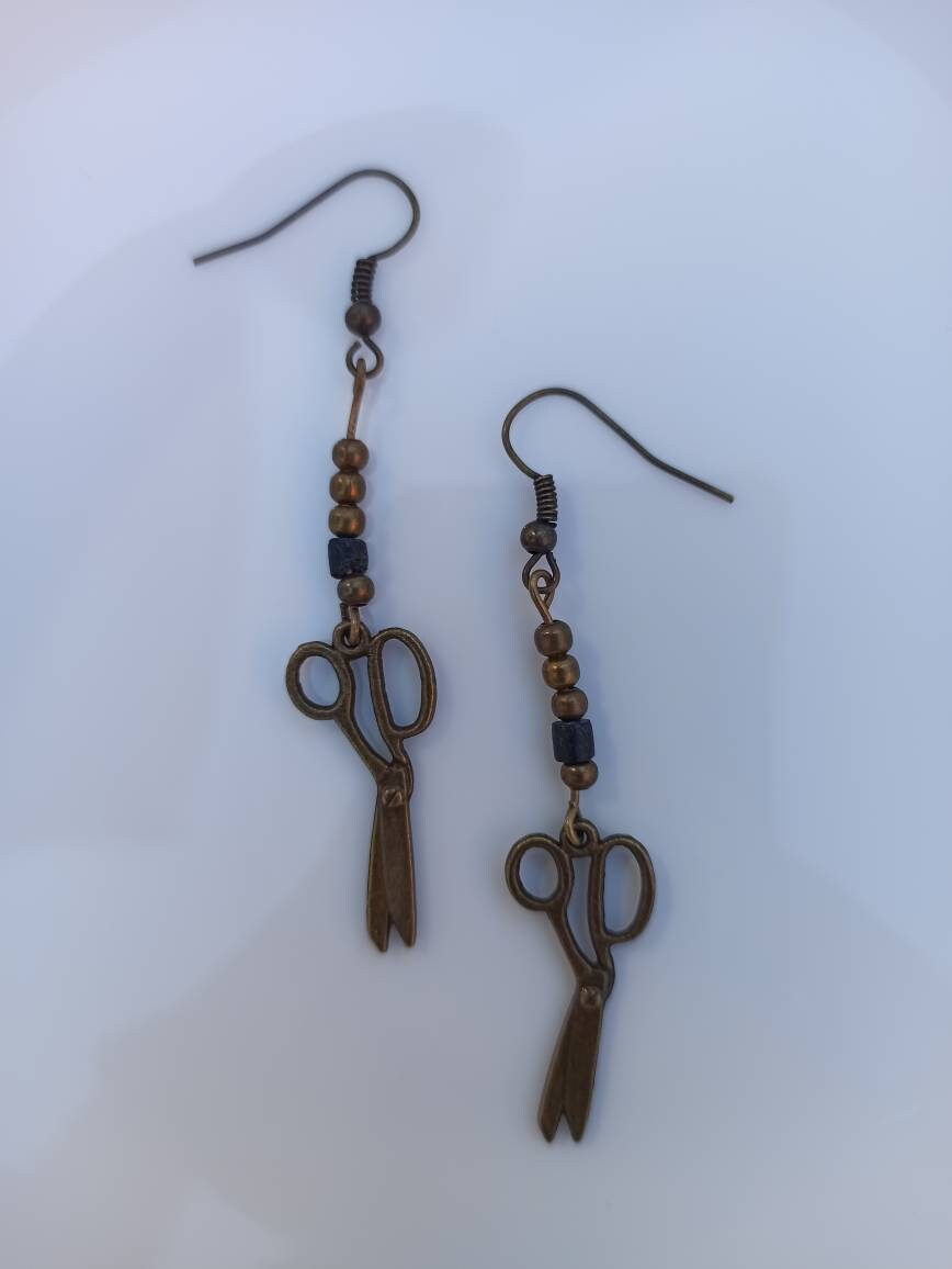 Bronzefarbene Ohrringe Mit Scheren Bronzefarbene Ohrringe Mit Scheren von feinesschmueckchen
