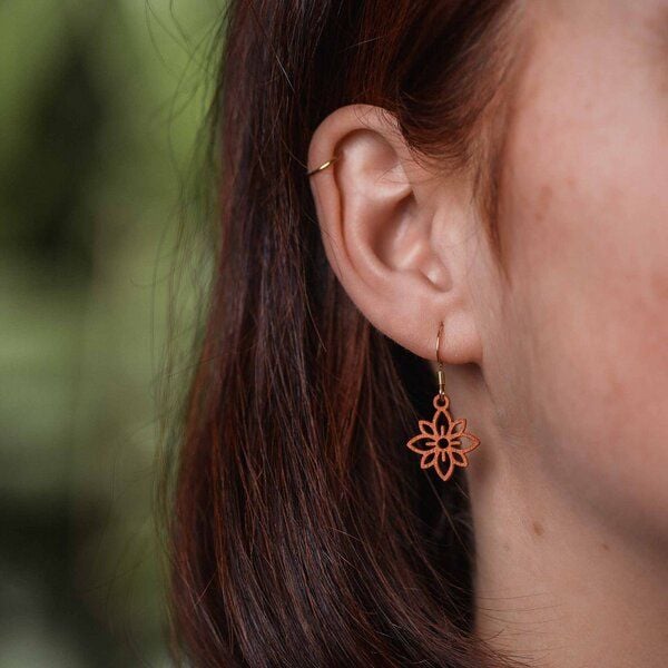 feinformart Ohrringe / Ohrhänger aus Holz - Flower mini von feinformart