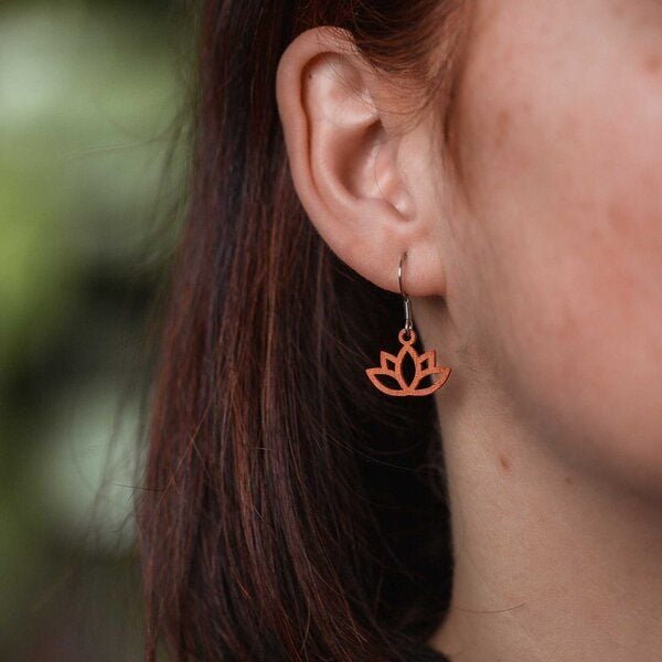 feinformart Ohrringe / Ohrhänger aus Holz - Lotus von feinformart