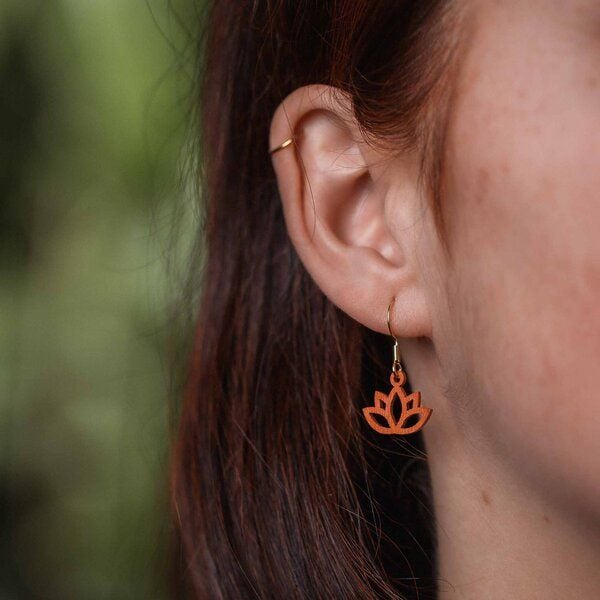 feinformart Ohrringe / Ohrhänger aus Holz - Lotus von feinformart