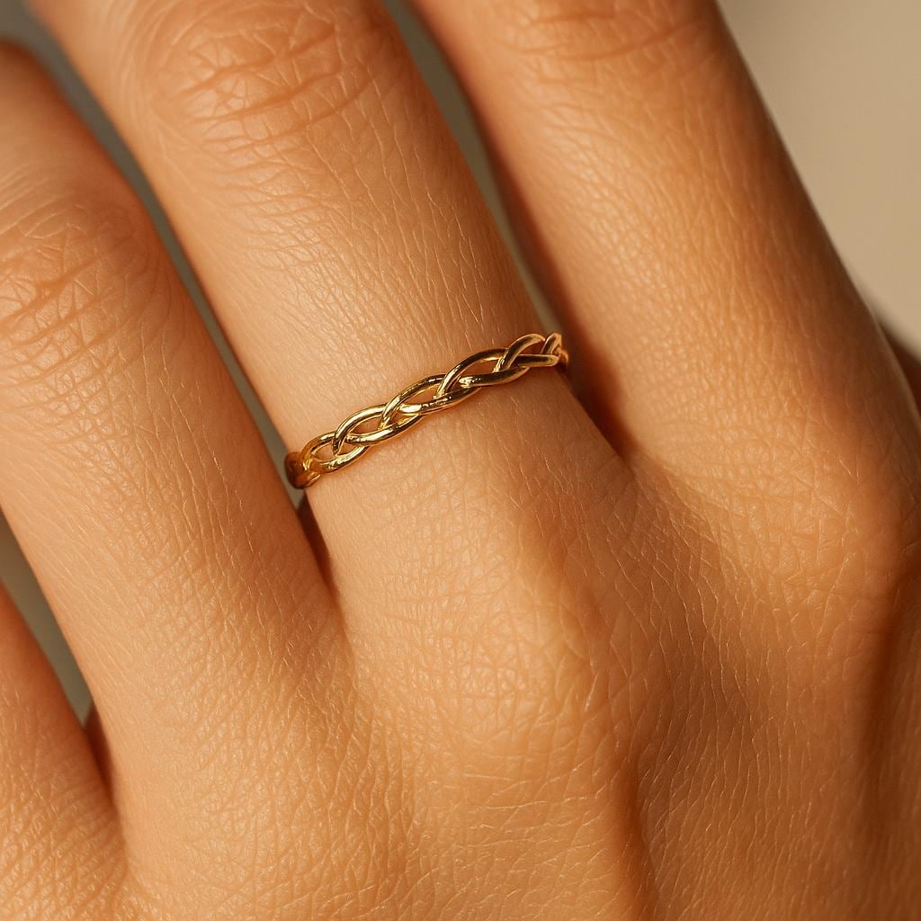 Braided Gold Ring - Minimalist Jewelry, Elegant & Lightweight, Hand-Finished Statement Piece Braided Gold Ring - Minimalist Jewelry, Elegant & Lightweight, Hand-Finished Statement Piece von feinlein