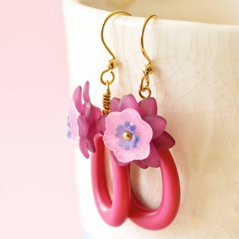 Lucite Hoop Ohrringe Magenta Und Pink Lucite Hoop Ohrringe Magenta Und Pink von feistykittyjewelry