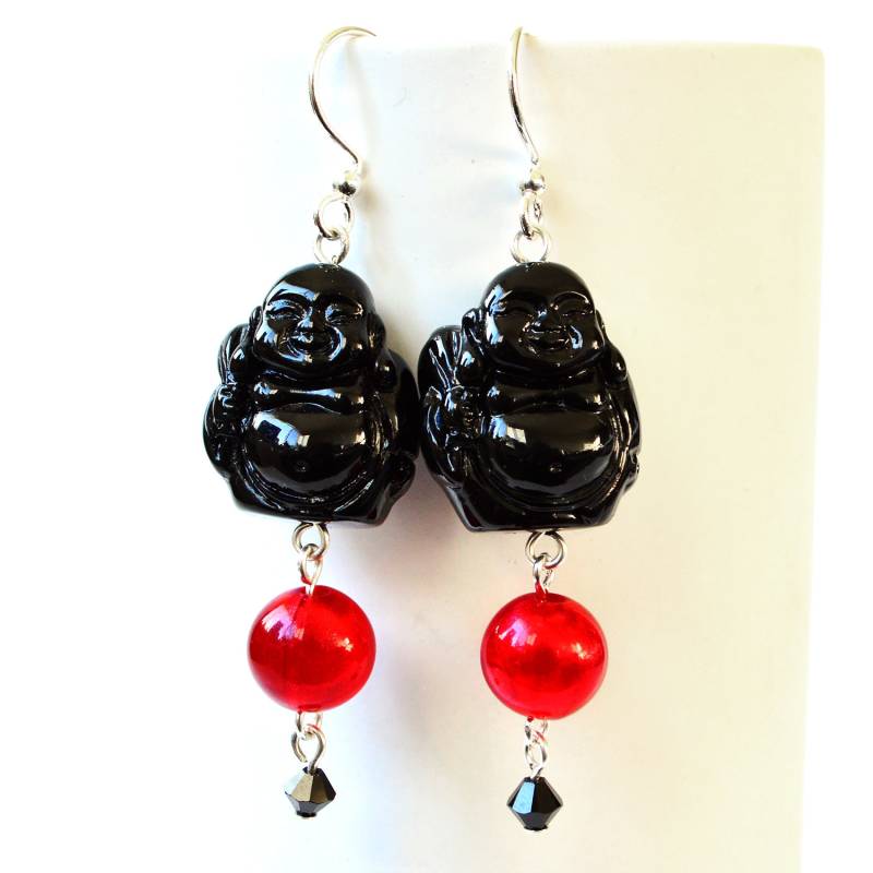 Happy Traveling Buddha Black Lucite, Versilberte Ohrringe, Mit Roten Acrylperlen Happy Traveling Buddha Black Lucite, Versilberte Ohrringe, Mit Roten Acrylperlen von feistykittyjewelry