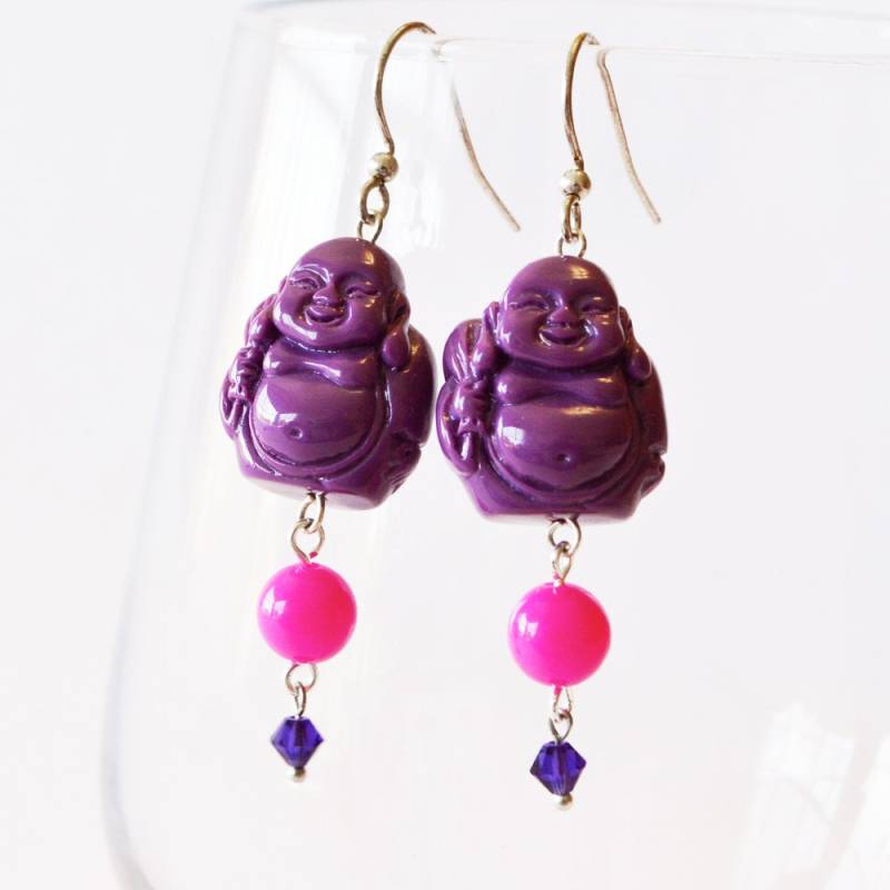 Perlen Lila Buddha Tropfen Ohrringe, Glücklich Reisende Ohrhänger Perlen Lila Buddha Tropfen Ohrringe, Glücklich Reisende Ohrhänger von feistykittyjewelry