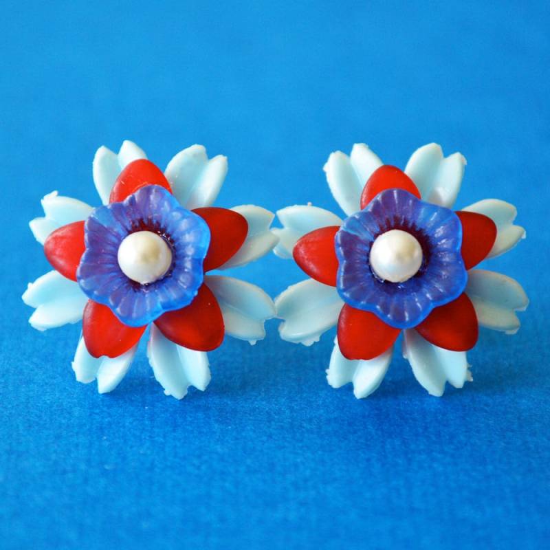 Rot Weiß Blau Blume Ohrstecker, Vintage Lucite, Edelstahl Rot Weiß Blau Blume Ohrstecker, Vintage Lucite, Edelstahl von feistykittyjewelry