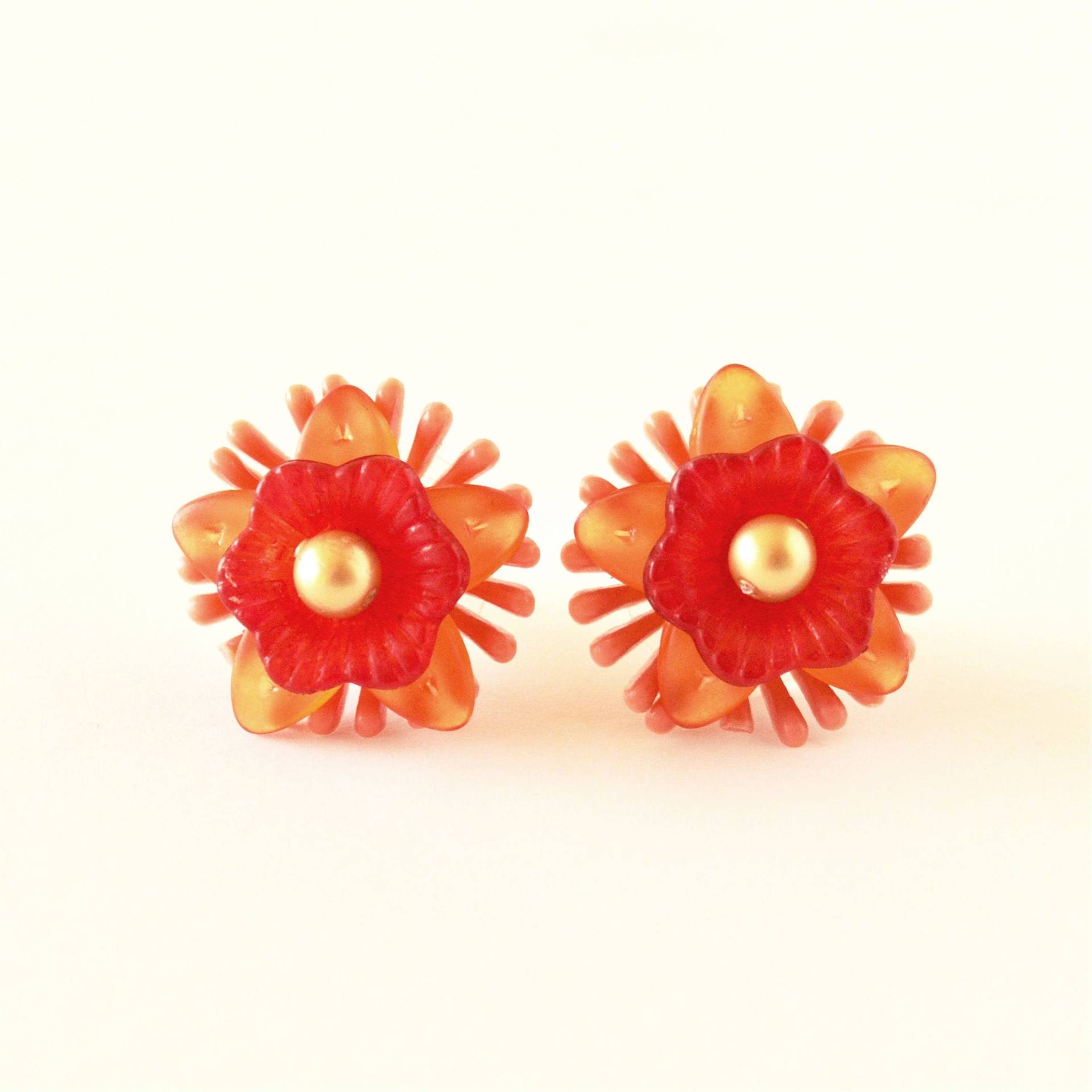 Floral Lucite Ohrstecker Rot, Orange, Und Gold Blumenkind Stil Floral Lucite Ohrstecker Rot, Orange, Und Gold Blumenkind Stil von feistykittyjewelry
