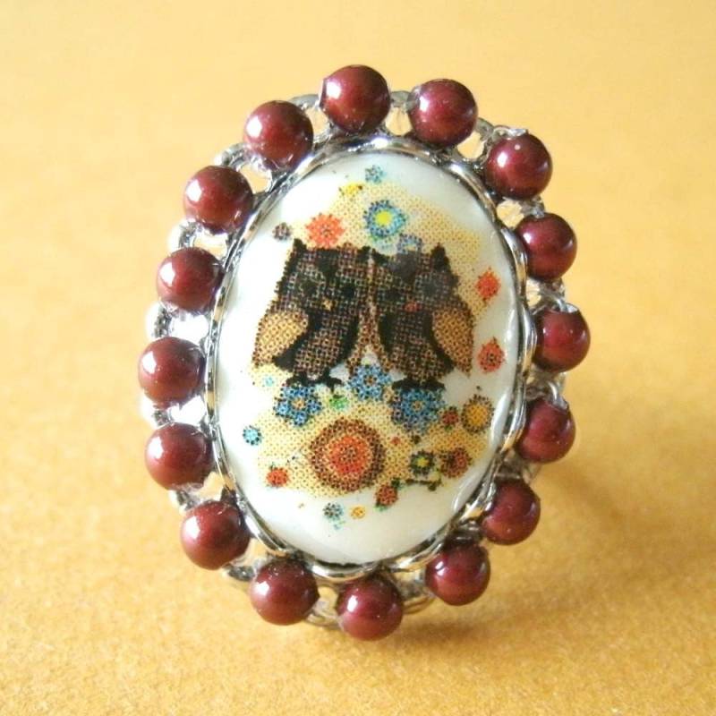 Vintage Kunststoff Eule Cameo Perle Verstellbar Versilbert Ring, Woodland Kitsch Vintage Kunststoff Eule Cameo Perle Verstellbar Versilbert Ring, Woodland Kitsch von feistykittyjewelry
