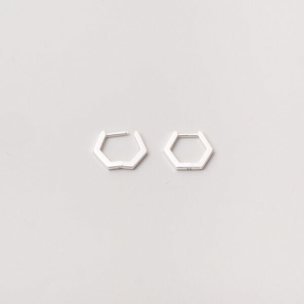 fejn jewelry Ohrringe 'hexagon huggie' sechseckige Creole von fejn jewelry