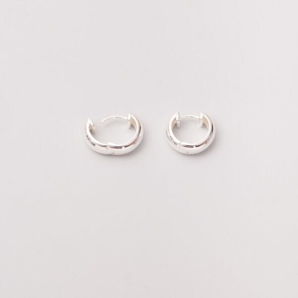 fejn jewelry Ohrringe 'shiny huggie' runde Creole von fejn jewelry