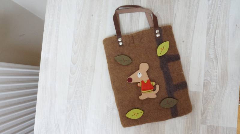 Braune Gefilzte Tasche Mit Maus-Dekor Handtasche Ipad Tablet-Hülle Wolle Ooak Umschlag Messenger Rechteck Leder Griff Oben Braune Gefilzte Tasche Mit Maus-Dekor Handtasche Ipad Tablet-Hülle Wolle Ooak Umschlag Messenger Rechteck Leder Griff Oben von feltinga