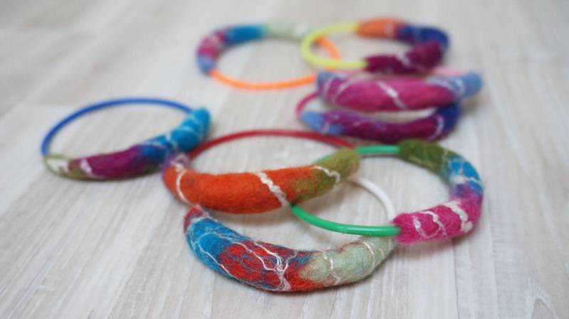 Gefilzte Armreif Orange Grün Gelb Türkis Pink Lila Rot Gefilzte Silikon Schmuckset Gefilzte Armreif Orange Grün Gelb Türkis Pink Lila Rot Gefilzte Silikon Schmuckset von feltinga