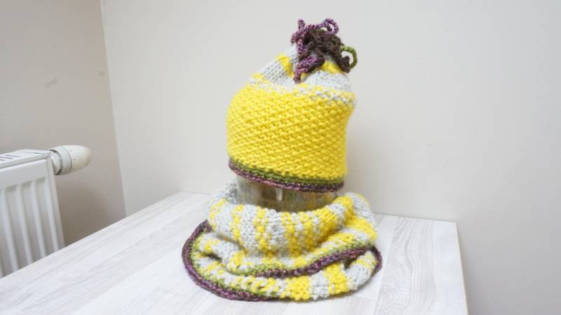 Gelb Grau Beanie Mütze Und Schlauchschal Set Skullcap Slouchy Häkel Strick Grün Dread Dekor Handgemacht Wolle Streifen Frau Mädchen Teen von feltinga