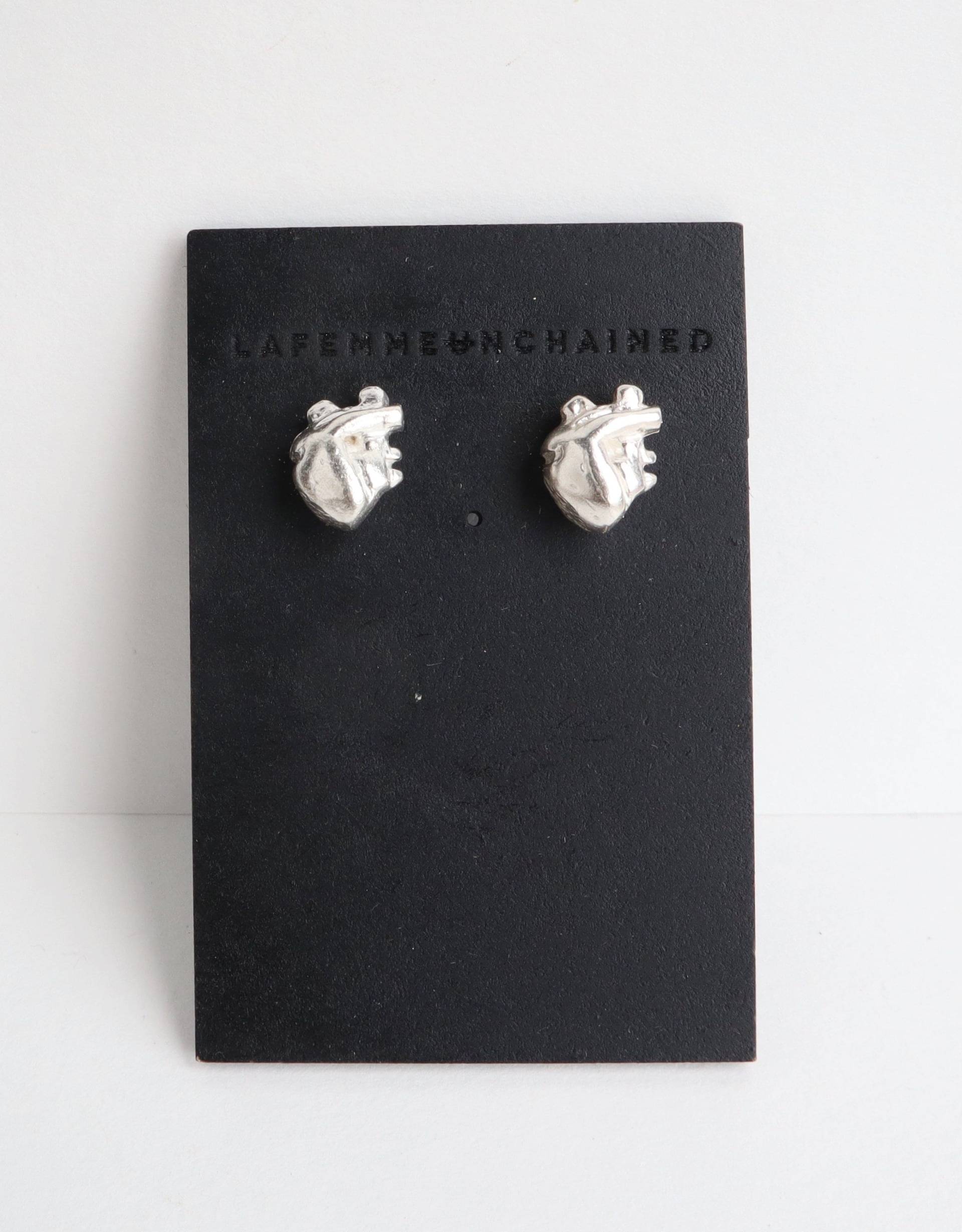 sterling Silber Anatomie Handgeschnitzte Herz Ohrringe von femmeunchainedandco