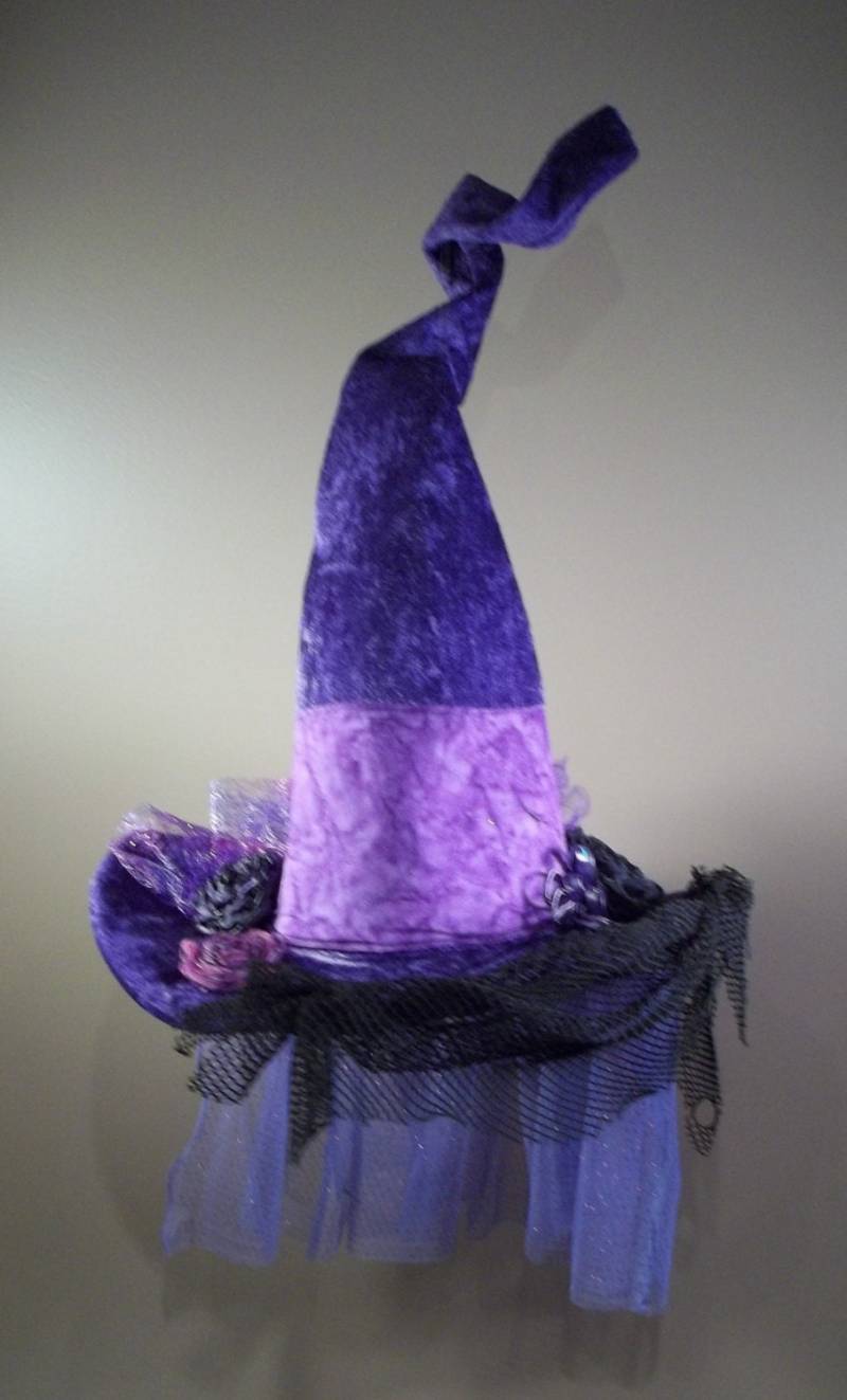 Hexenhut/Aus Samt Mit Breitem Band Und Schleier von ferdworthi
