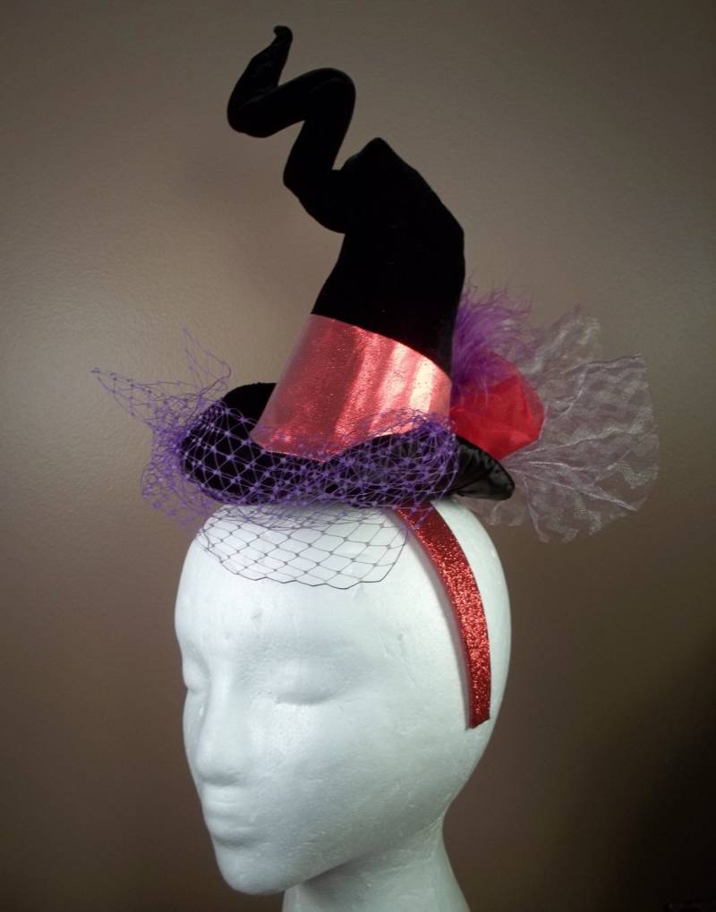 Hexenhut Miniatur Fascinator Stirnband Schwarz Samt Metallic Rot Lila Netz Vogelkäfig Schleier von ferdworthi