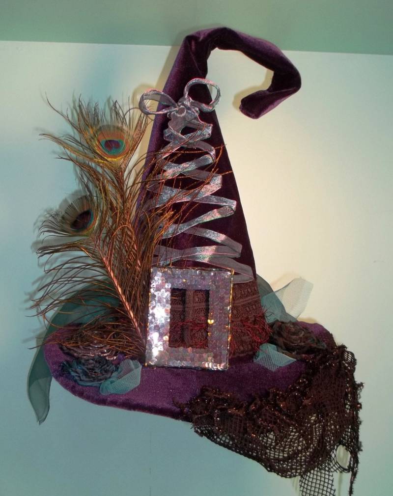 Hexenhut Schwarz Samt Schnürung Schnalle Feder Pfau Schleier von ferdworthi